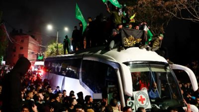 هيئة السجون الإسرائيلية: تم إطلاق سراح 90 أسيرا فلسطينيا من سجن عوفر العسكري