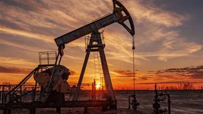 هبوط أسعار النفط وخام برنت يسجل 76 دولارًا للبرميل