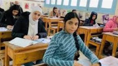 طلاب الشهادة الإعدادية 2025 بالقاهرة يؤدون اليوم امتحان العربى والدين