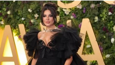  ناقد موضة لبناني عن فستان نادين نجيم في joyawards: فنانه عربية باطلالات عالميه وهذا الشي كثير عاجبني 