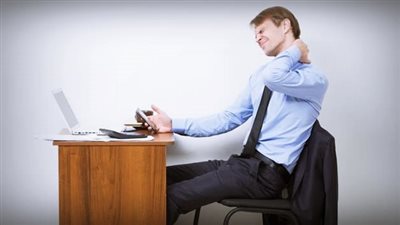 أضرار كثرة الجلوس على صحة القلب.. مخاطر مميتة يمكن تقليلها بهذه الطرق