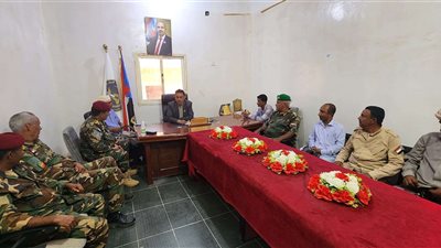 رئيس تنفيذية انتقالي سقطرى يبحث مع أركان اللواء الأول مشاه بحري سبل تعزيز الأمن بالمحافظة