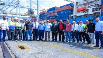 وزير النقل يتفقد سير العمل في ميناء الحاويات بالعاصمة عدن