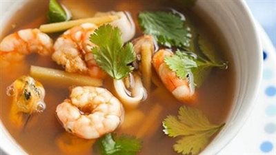 طريقة عمل شوربة السي فود في المنزل.. مذاق فاخر بخطوات بسيطة 