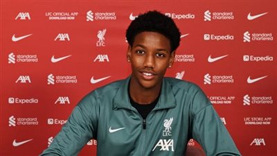 رسميا.. ليفربول يعلن توقيع عقدا احترافيا مع المصري ألفن أيمن