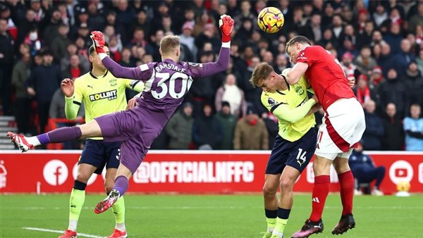 نوتينجهام يواصل مفاجآته بالدوري الإنجليزي بثلاثية في ساوثهامبتون.. ويرتقي للثالث