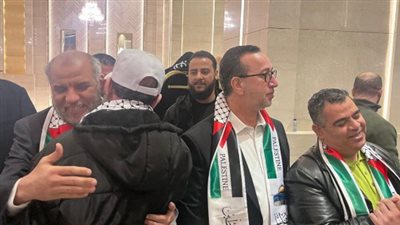 حركة حماس تعلن وصول الأسرى الفلسطينيين المحررين إلى القاهرة