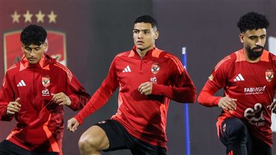 الأهلي المصري يعلن إصابة لاعبه بارتجاج في المخ.. ونقله للمستشفى