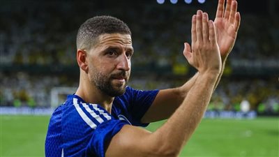 رسميا.. الشارقة الإماراتي يعلن تعاقده مع المغربي عادل تاعرابت