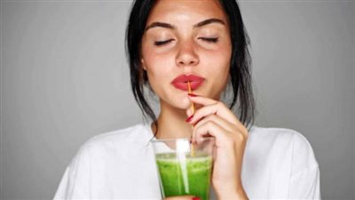 مشروب لنضارة البشرة وبياضها.. 5 مشروبات صباحية للترطيب