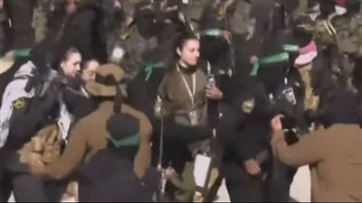 شاهد الآن.. الصليب الأحمر يتسلم الأسيرات الإسرائيليات من حماس بالزى العسكري (صور)