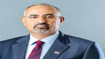  نائب رئيس مجلس القيادة الرئاسي باليمن يُعزُّي في وفاة المناضل محمود محمد الداعري