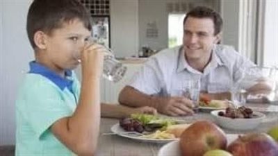 أفضل الأوقات لشرب الماء.. متى تكون أكثر فائدة للجسم؟