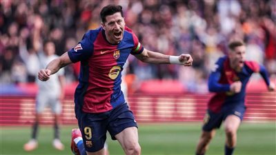 ليفاندوفسكي يخطف لبرشلونة فوزا صعبا من ألافيس بالدوري الإسباني