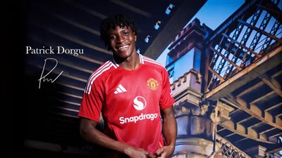 رسميا.. مانشستر يونايتد يعلن ضم موهبة الدوري الإيطالي