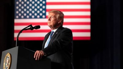 سفير فرنسا بالقاهرة عن فرض ترامب رسوما جمركية: تؤثر على الشعب الأمريكى