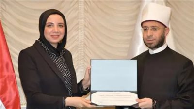 بعد تكريمها من وزير الأوقاف المصري.. من هي ياسمين مصطفى؟