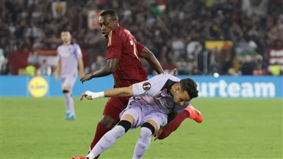 يويفا يفرض عقوبات على روما وفرانكفورت بسبب اشتباكات المشجعين