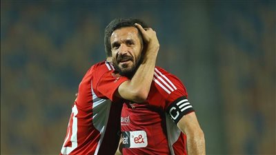 مفاجأة.. علي معلول يعلن قيده في قائمة الأهلي