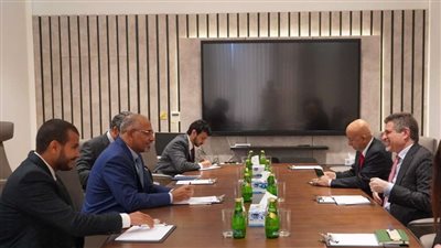  الزُبيدي يبحث مع السفير الأمريكي مستجدات الأوضاع الإنسانية والسياسية في بلاده