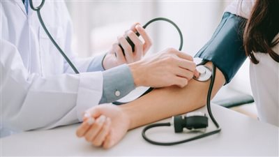 كيف تحافظ على ضغط الدم في عيد الأضحى؟.. روشتة العيد الصحية