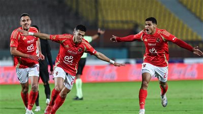 الأهلي يقتنص صدارة الدوري المصري 