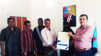 انتقالي أبين يكرم جيهان حيدرة تقديرًا لجهودها في استكمال حصر الشهداء بالمحافظة 