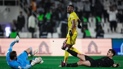 طرد أوباميانج.. القادسية يخطف فوزا مثيرا من الشباب في الدوري السعودي