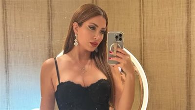 بفستان أحمر قصير.. نسرين طافش تتصدر التريند.. والجمهور: تجنني يا قمرهم (صور)