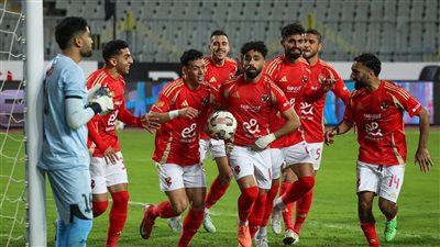 الأهلي يكتسح الإسماعيلي برباعية ويقتنص صدارة الدوري المصري