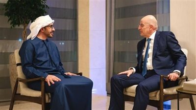 عبدالله بن زايد يبحث التعاون المشترك مع وزير الدفاع اليوناني