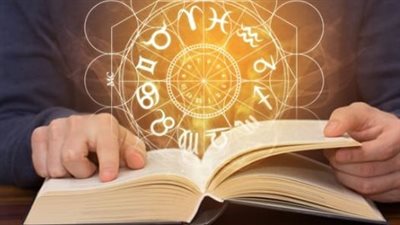 هل قراءة الأبراج للتسلية حرام؟