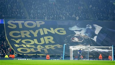 بلافتة جديدة.. جماهير مانشستر سيتي تواصل استفزاز فينيسيوس