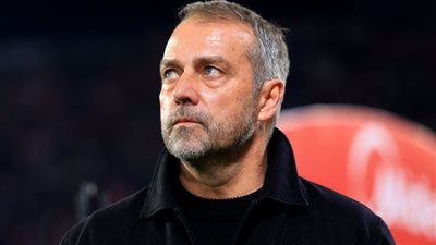 هانز فليك يحصد جائزة مدرب شهر فبراير في الدوري الإسباني