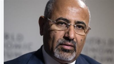 نائب رئيس مجلس القيادة الرئاسي بال يعزي في وفاة الشيخ أحمد مذيب بن فريد العولقي