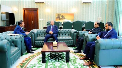  الزُبيدي يشيد بالصمود الأسطوري والبطولات اليومية التي يسطرها أبطال القوات المسلحة الجنوبية بمختلف الجبهات