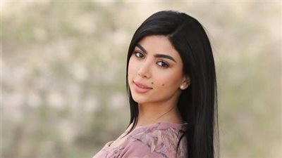  كارولين عزمي تخطف الأنظار بجمالها وتألقها خلال كواليس مسلسل 