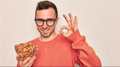 فوائد الحلويات للرجال.. بين طاقة الشكولاتة الداكنة وتحسين المزاج