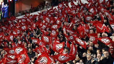 غرائب دوري الأبطال.. آيندهوفن يطالب جماهيره بارتداء 