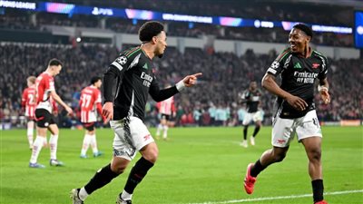 أرسنال يكتسح آيندهوفن بسباعية ويضع قدما في ربع نهائي أبطال أوروبا