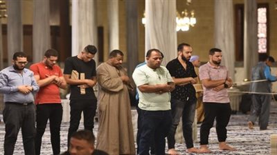 موعد آذان المغرب اليوم 5_ 3_ 2025.. وحكم صلاة المنفرد