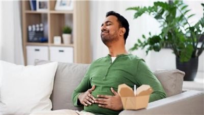 علاج التخمة والتجشؤ.. كيف تتخلص من الامتلاء المزعج؟