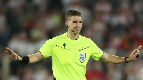 الفرنسي ليتيكسيه حكما لمواجهة برشلونة وبنفيكا بدوري الأبطال