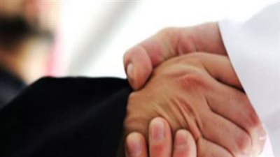  ما حكم المصافحة بعد الصلاة مباشرة؟