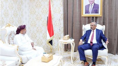 الزُبيدي يشيد بجهود السلطان بن عفرار في تعزيز التلاحم المجتمعي في المهرة وسقطرى 