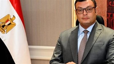 وزير الإسكان المصري يتابع مشروعات المرافق والطرق لأراضى 
