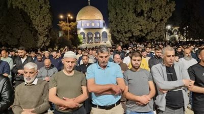 70 ألفا يؤدون صلاتي العشاء والتراويح في المسجد الأقصى المبارك 