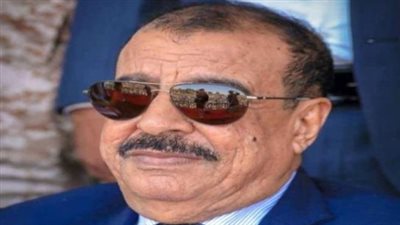  بن بريك يُعزّي اللواء حسان حسين علي بوفاة أخيه