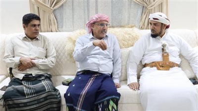 الكثيري يستقبل وفدًا من مشايخ قبائل يافع حضرموت (صور)