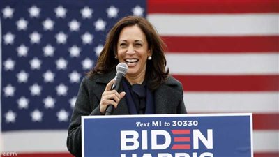 ترامب يسخر من كامالا هاريس ويقدم لها نصيحة بشأن طموحاتها السياسية